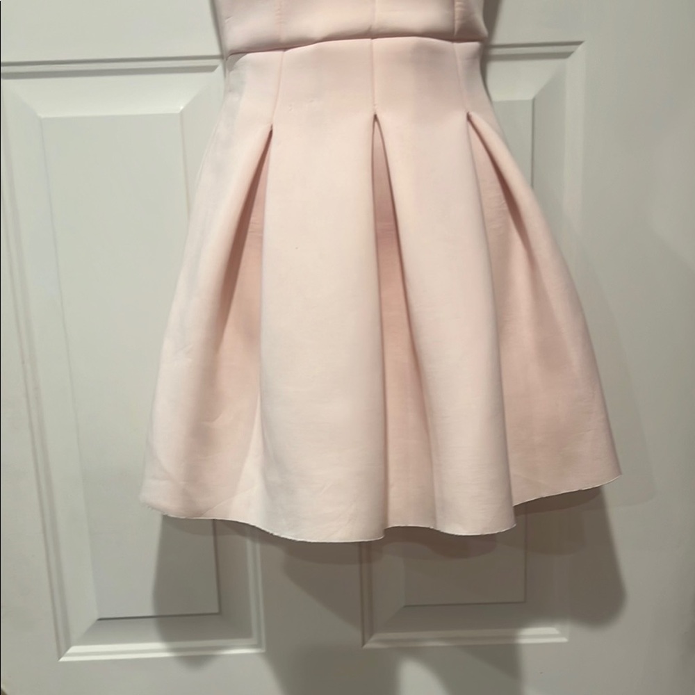 Elegant Pink Sleeveless Dress - Picture 2 of 5